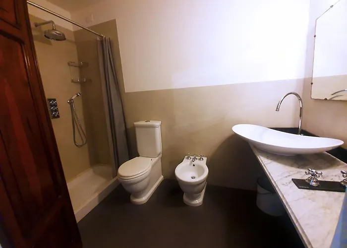 Pensión De Benedetti Sarzana